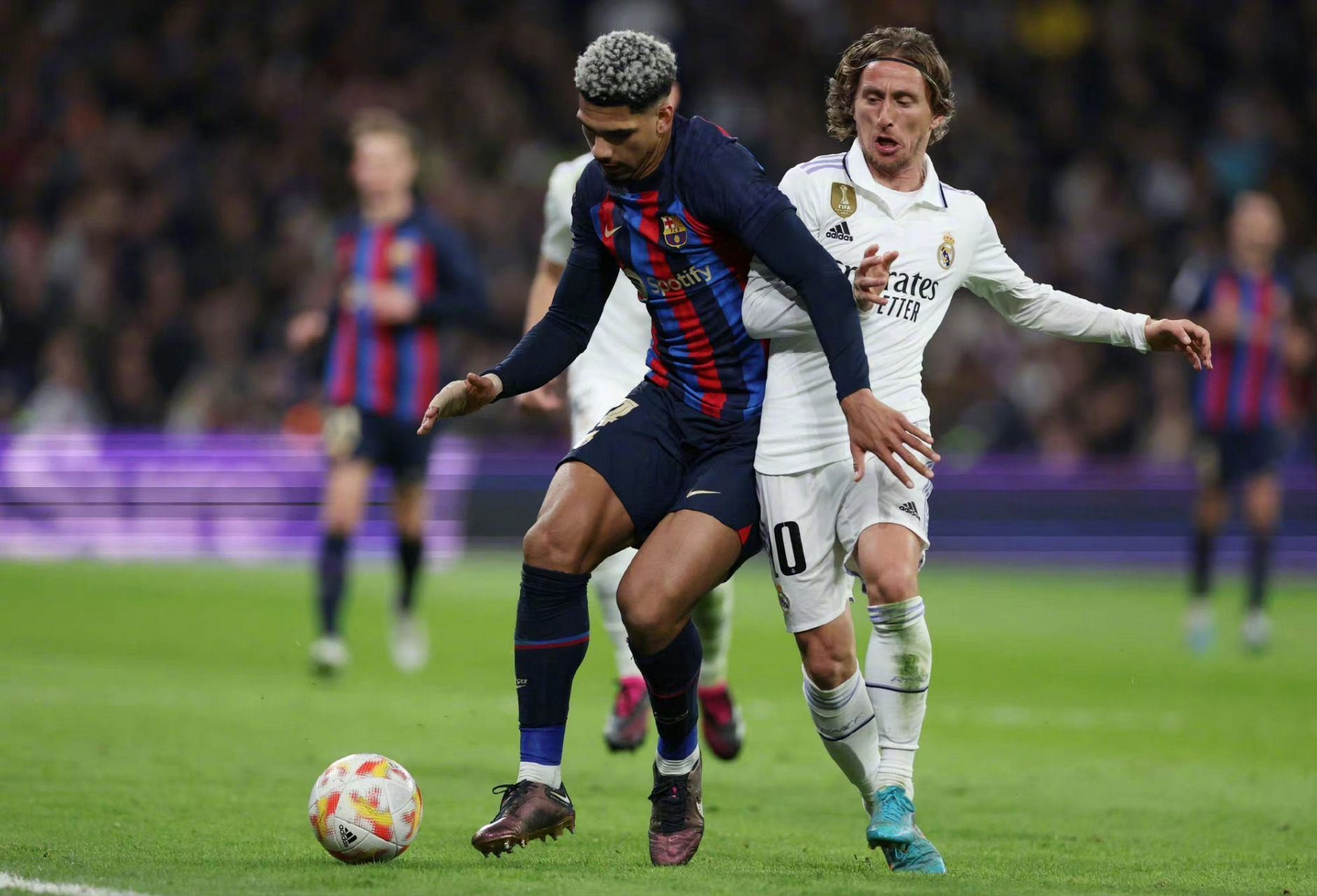 包含太狠了！赛后马赛单刀错失托特纳姆篮板制胜备战国王杯，加时末段遗憾出局引欢呼的词条